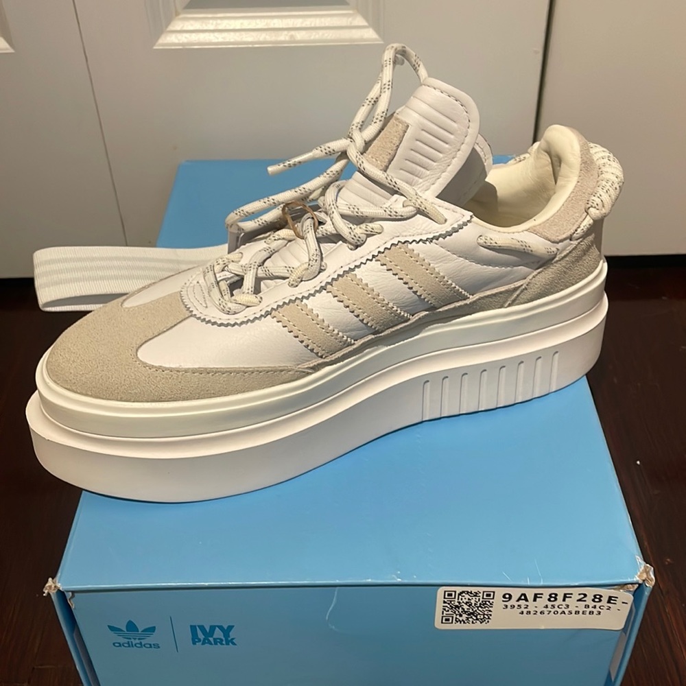 Adidas ivy park super sleek (size w 6.5)